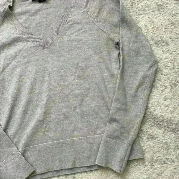 Pendleton Timeless Merino V-neck Sweater - Picture 3 of 6